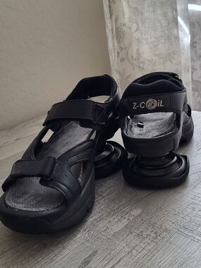 Z-Coil Womens Black Spring-Back Sandals with Coil Heel Size 6